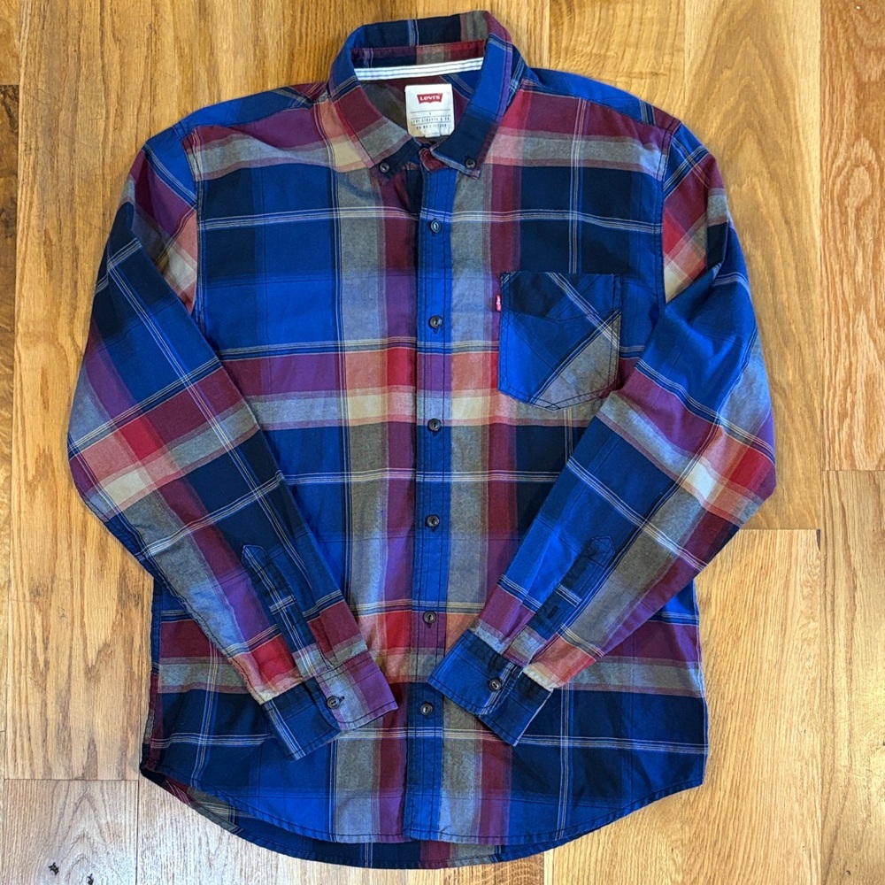 Men’s Levi’s button down, size Large
